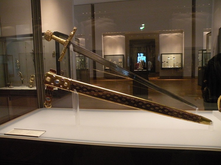 Espada Joyeuse no Louvre