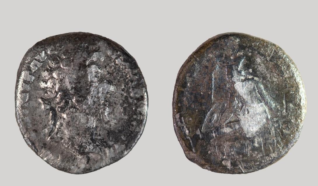 Menino de 8 anos encontra moeda do Império Romano em parquinho de escola alemã-0