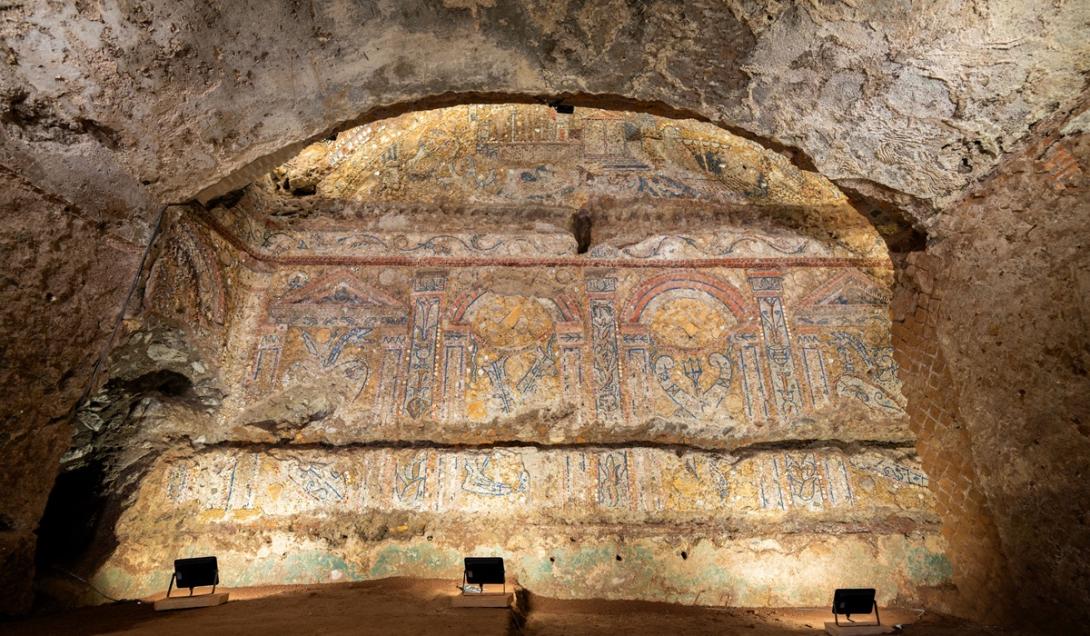 Incríveis mosaicos romanos milenares são encontrado perto do Coliseu-0
