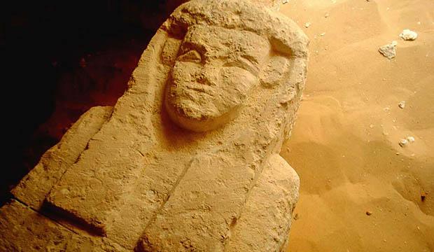 Encontradas três tumbas milenares ao sul do Cairo-0