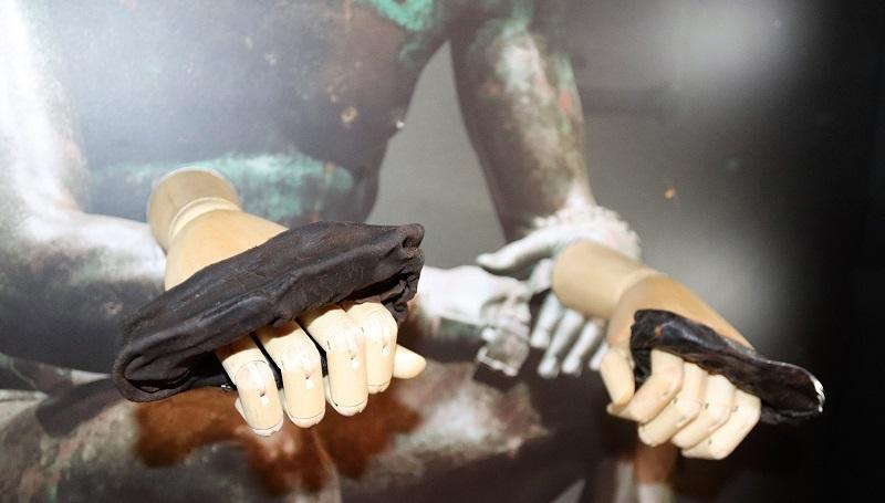 Arqueólogos encontram luvas de boxe utilizadas na Roma Antiga-0