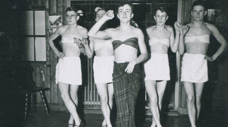 Fotos de soldados nazistas fazendo cross-dressing na 2ª Guerra são encontradas por colecionador-0