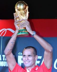 Seleção brasileira de futebol conquista o quinto título mundial-0
