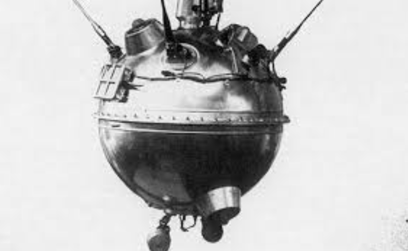 Soviéticos enviam à Lua o primeiro veículo espacial da história humana-0