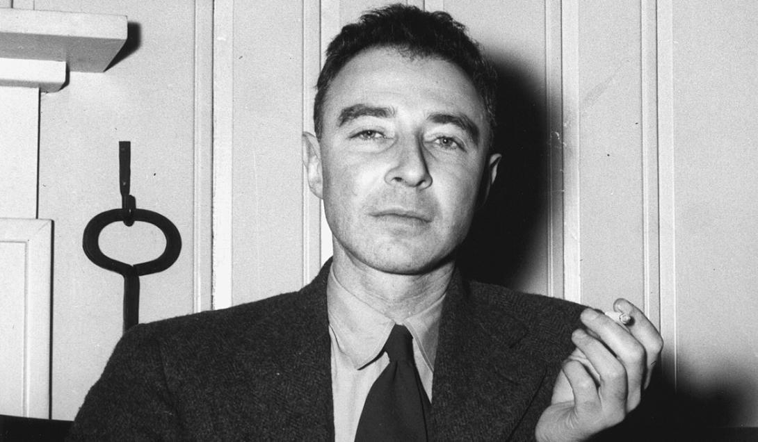 Pai da bomba atômica é absolvido após 68 anos: Oppenheimer não era espião-0