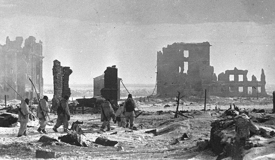 Alemanha nazista se rende ao Exército Vermelho soviético em Stalingrado-0